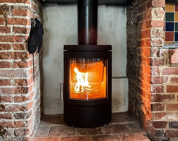 Hwam 3110C 4.5kw nominal Wood Burning Stove - Oval